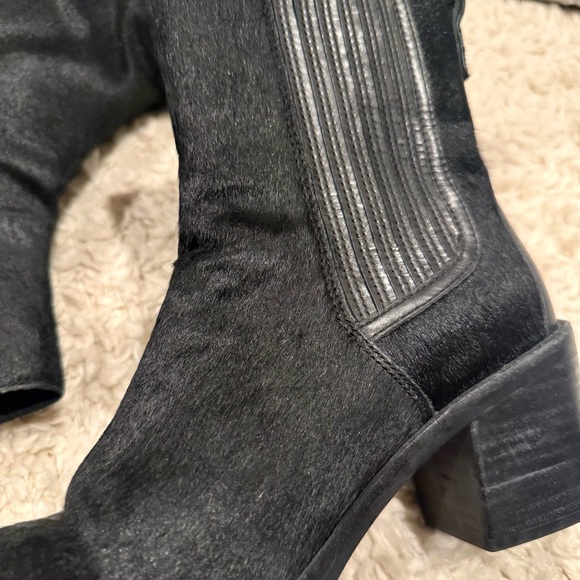 UGG 7.5 Camden Chelsea booties black cow hair boots - Picture 7 of 8